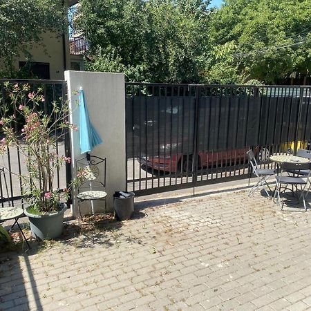 Lovely Apartment In Villa In Bucharest Bucareste Exterior foto
